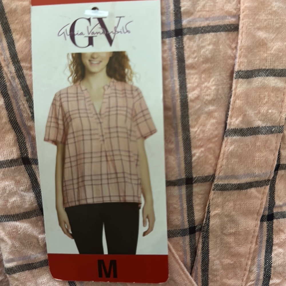 Gloria Vanderbilt women’s top size medium color pink